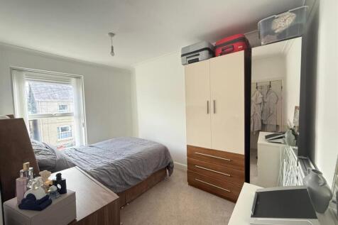 bedroom2.jpg