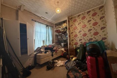 bed1.jpg