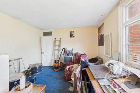 CAM05287G0-PR0007-STILL006.jpg