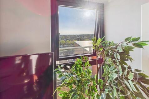 CAM05287G0-PR0039-STILL021.jpg