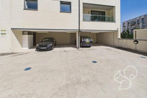 CAM05287G0-PR0068-STILL014.jpg