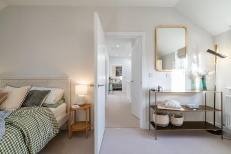 Bedroom/Hall