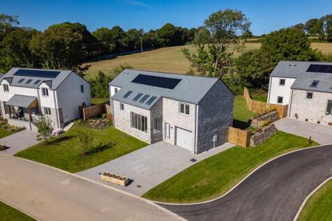 Private drive&#43;garage