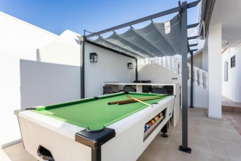 Pool Bar