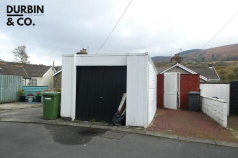 GARAGE &amp; DRIVE