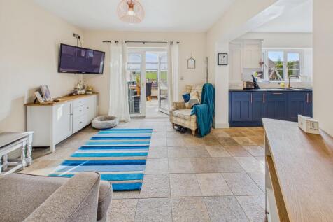 Kitchen Diner / Snug