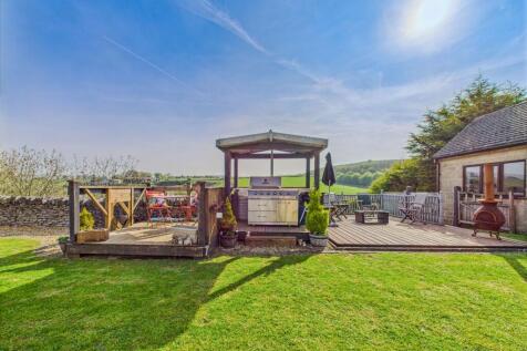 Rear Garden - Al Fresco Cooking and Dining Area