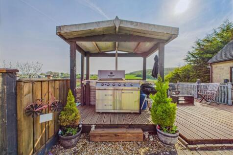 Rear Garden - Al Fresco Cooking and Dining Area