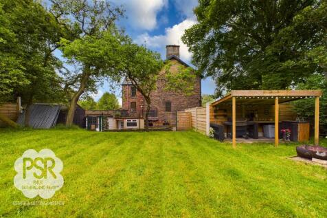 Garden Kitchen and Lawns
