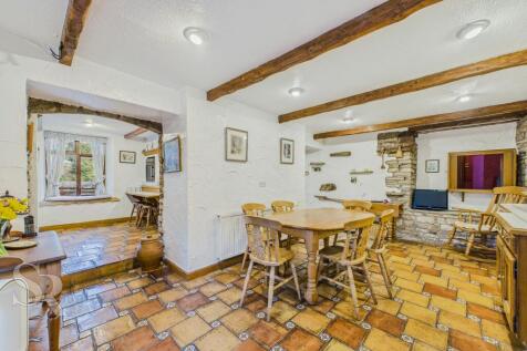 Kitchen Dining Area