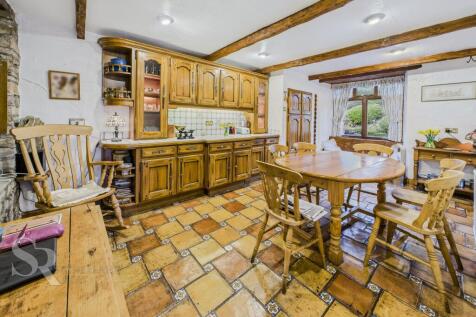 Kitchen Dining Area