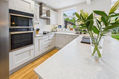 Kitchen /Dining