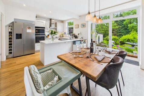 Kitchen /Dining