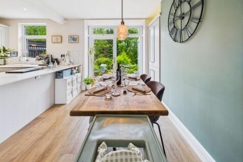 Kitchen /Dining