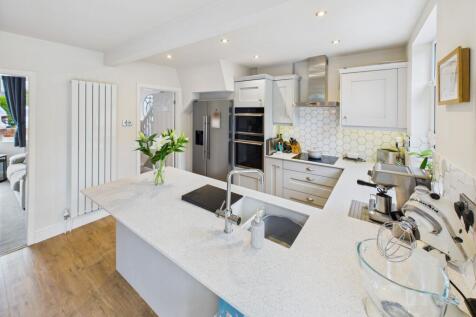 Kitchen /Dining
