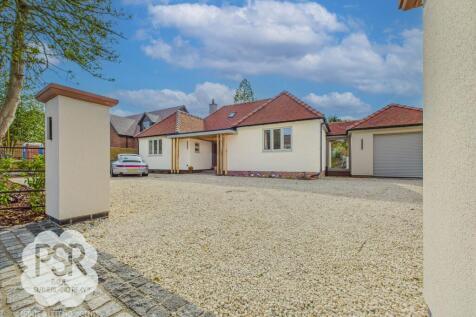 Expansive Gravel Driveway