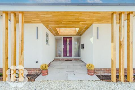 Crisp Modern Entryway