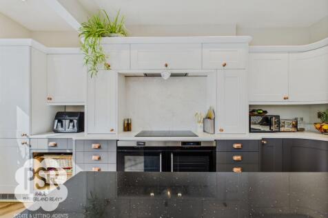 Bespoke Kitchen Cooking Area