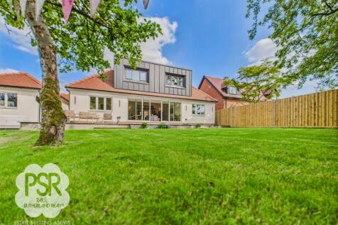 Private and Enclosed Lawn