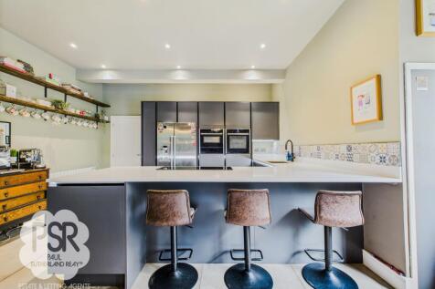 Kitchen Area and Breakfast Bar