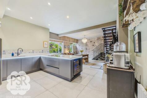 Kitchen / Living Area