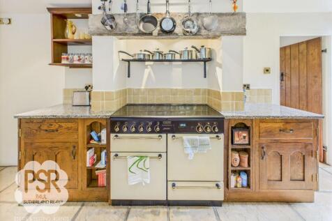 Farmhouse Style Kitchen - Cooking Area