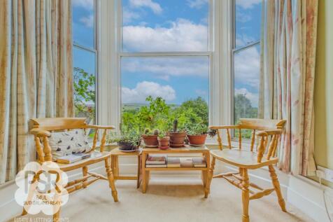 Bay Window Seating Area with Views to Kinder