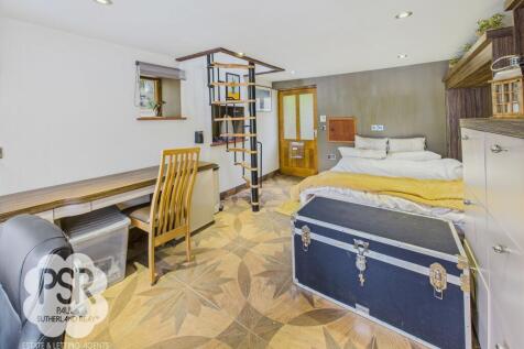 Annexe Main Bedroom