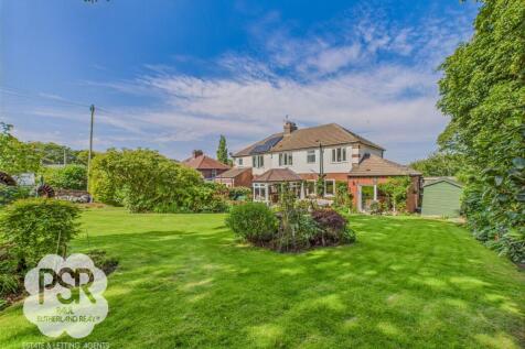 Rear Garden Lawns and Aspect