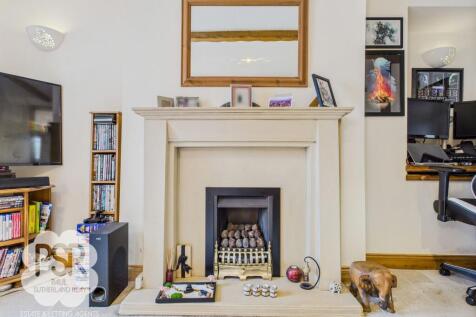 Lounge - Gas Fireplace