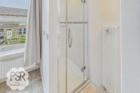 Main Bedroom - En-Suite Shower