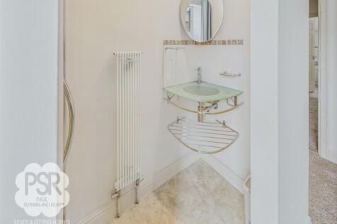 Main Bedroom - En-Suite Glass Basin