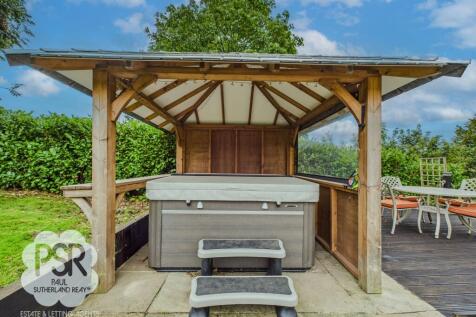 Rear Garden - Sheltered Hot Tub