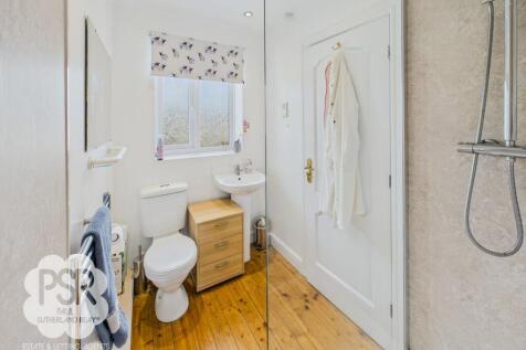 Main Bedroom - En-Suite