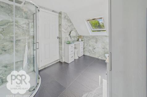 Jack-and-Jill En-Suite Bathroom