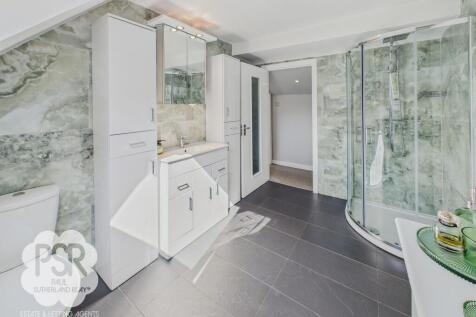 Jack-and-Jill En-Suite Bathroom