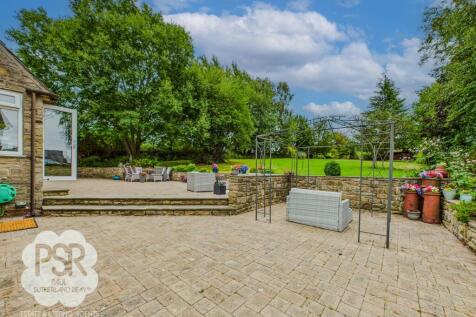 Outdoor Dining and Entertaining Area