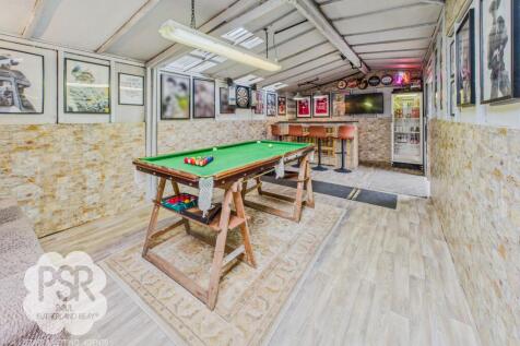 Bar and Entertaining Room