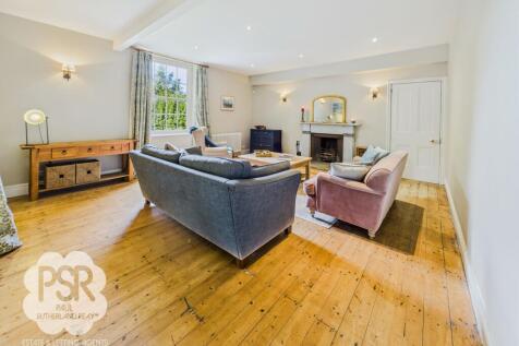 13 - Sitting Room