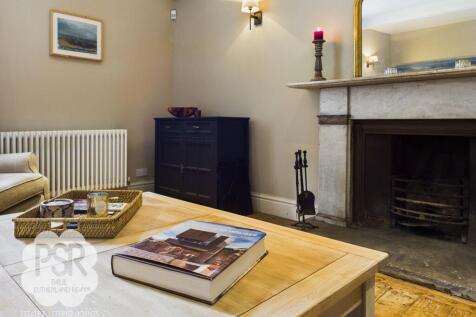 14 - Sitting Room