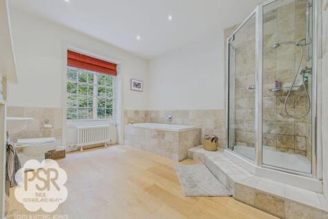 62 - Main Bathroom