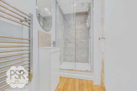 Lower Ground Floor Annexe Bathroom