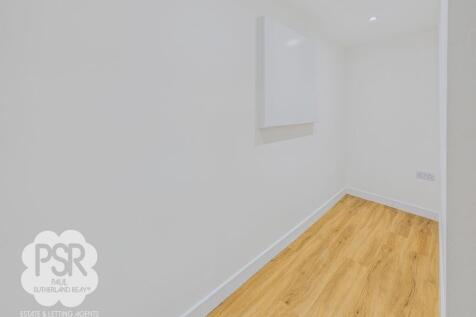 Lower Ground Floor Annexe Walk-in Wardrobe