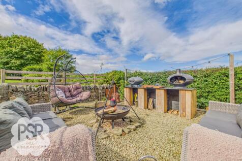 Outdoor Dining and Entertaining Area