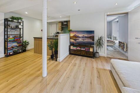 Lounge Dining