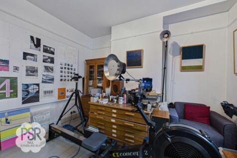 Studio/ Bedroom