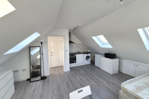Modern, spacious studio flat in Hendon central