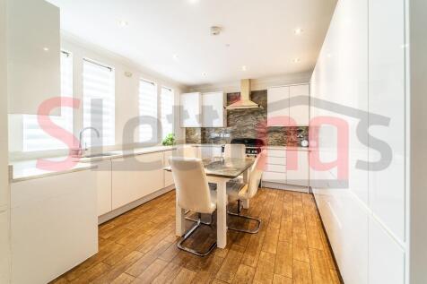 Spacious,Modern Two-Bedroom Apartment in Edgware.