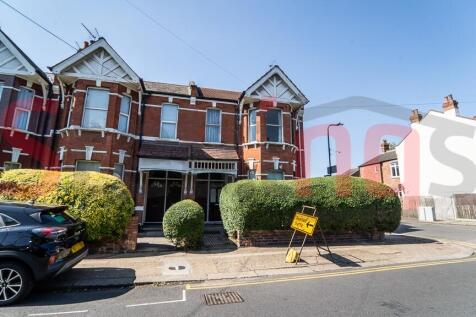 Two-bedroom maisonette in Cricklewood