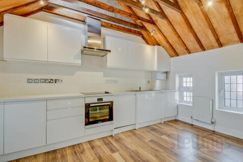 Two-bedroom,modern apartment with terrace.Ashcomb